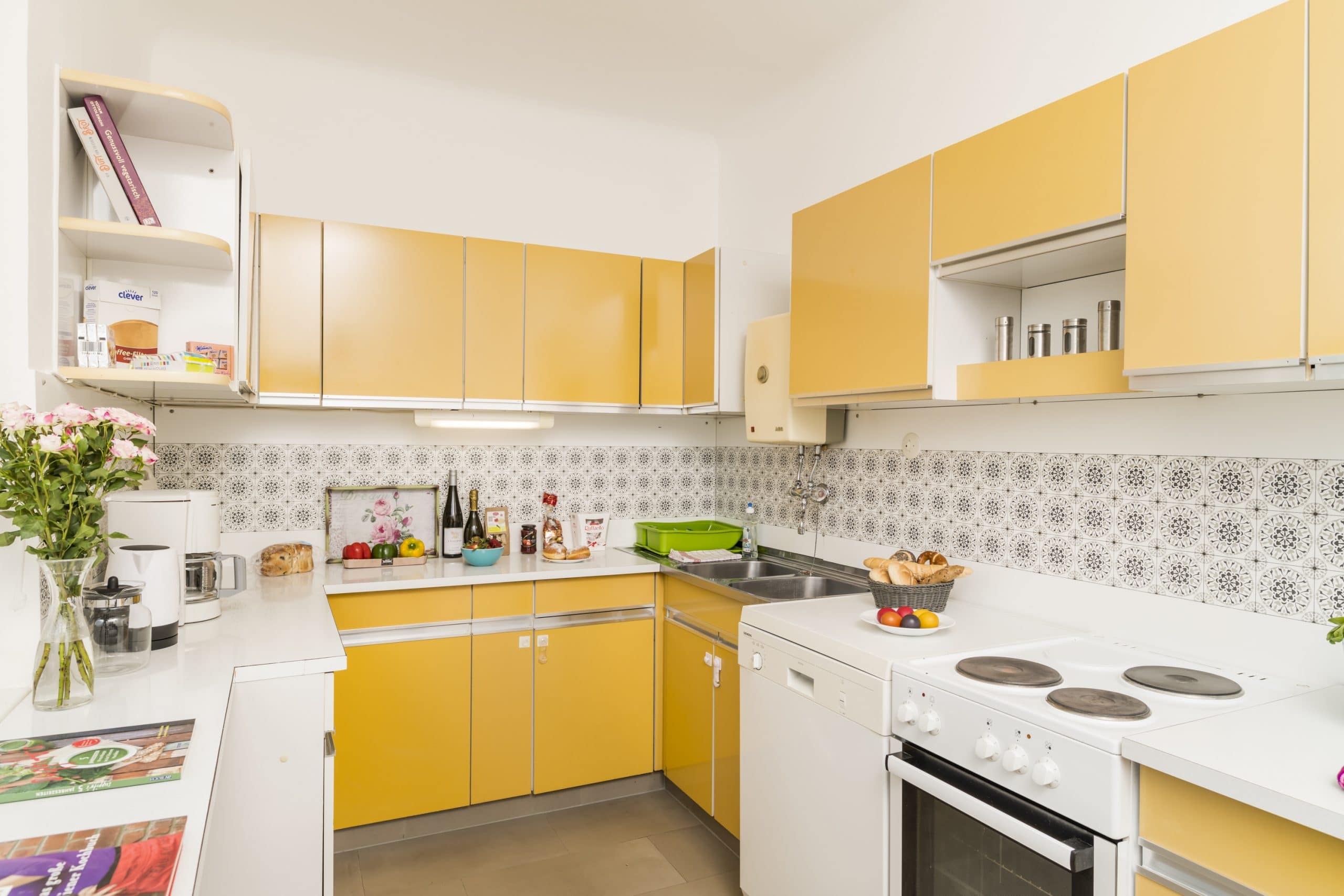 Apartment F21/17 Küche mit Backofen und Geschirrspüler