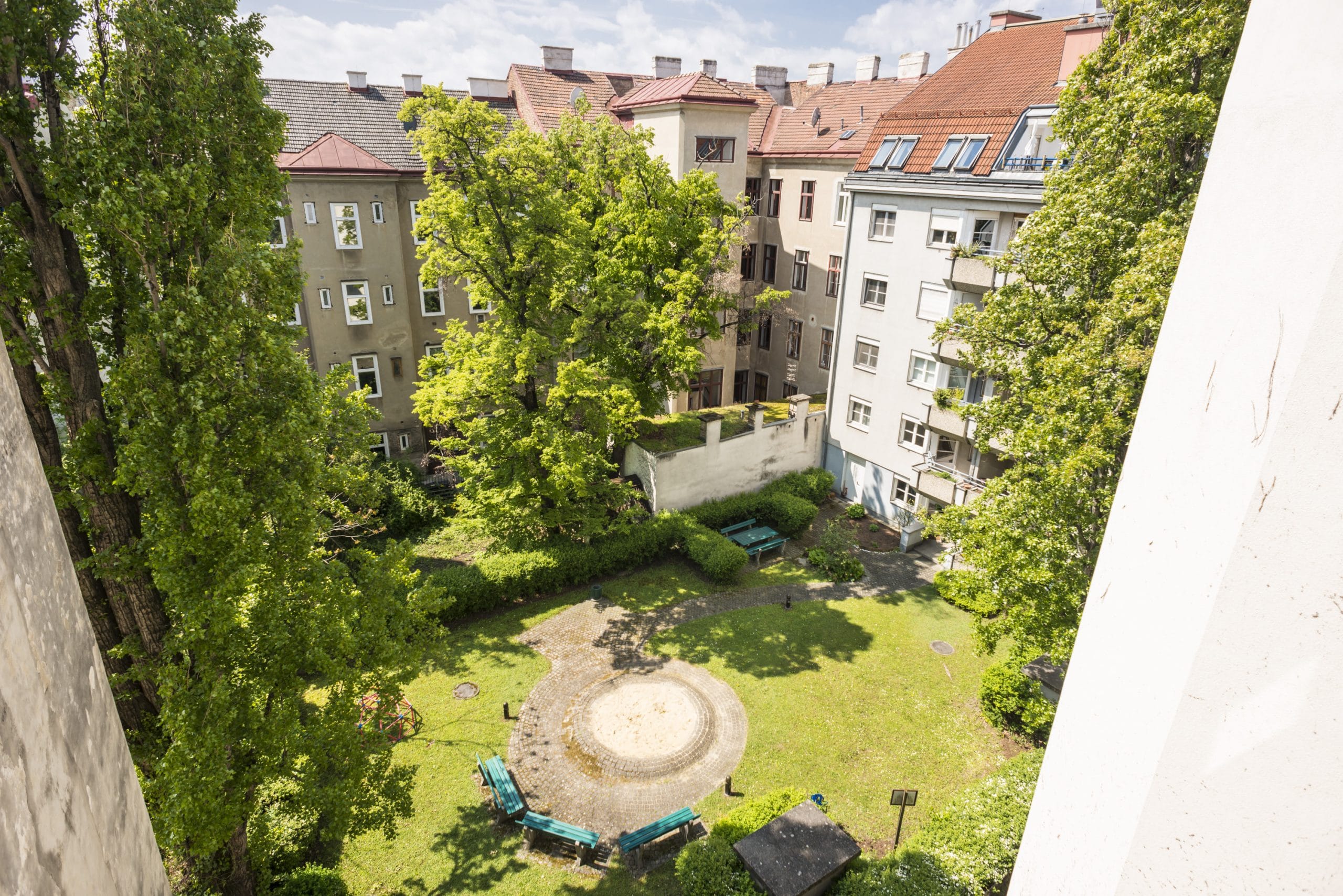 Apartment 1 Ausblick grüner Innenhof