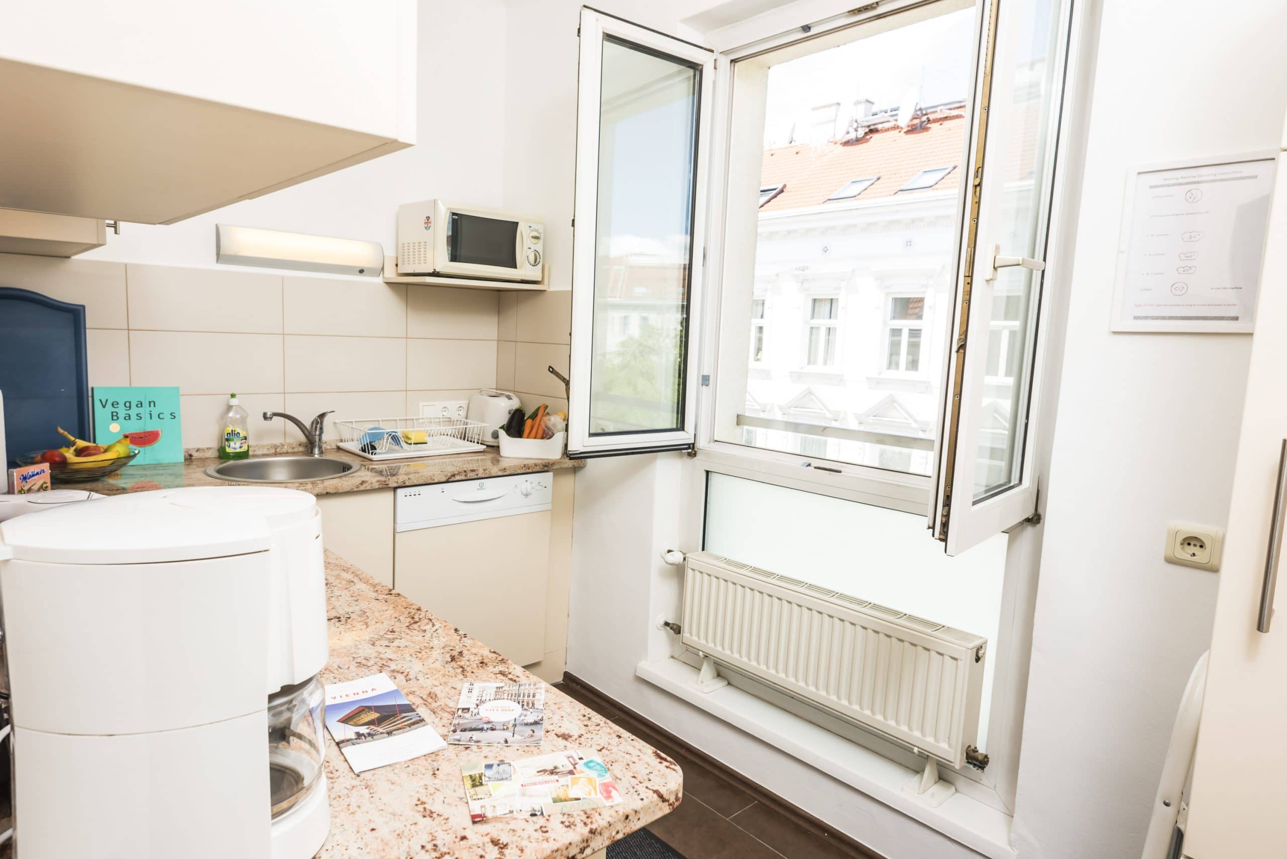 Apartment F21/18 Küche mit Fenster