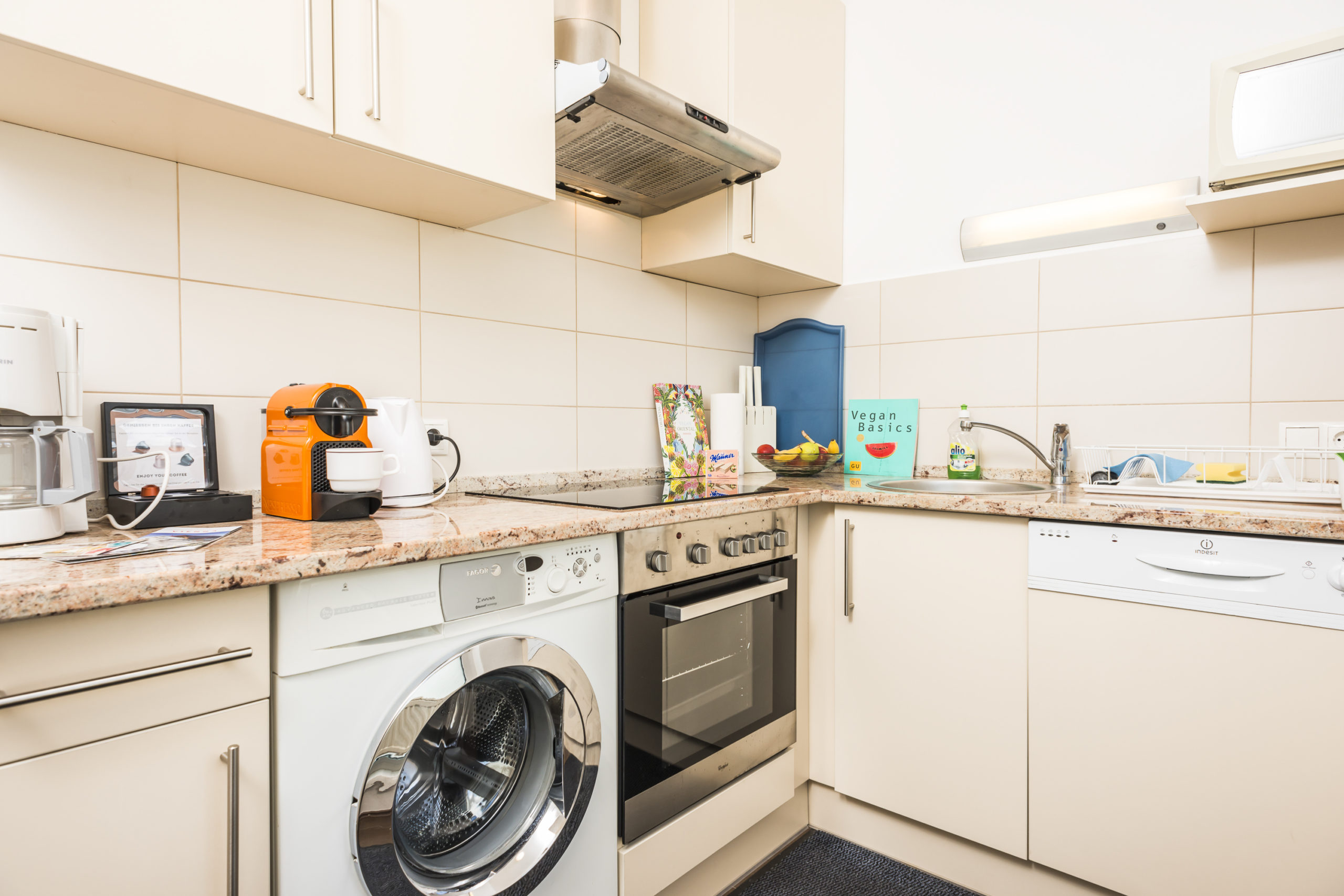 Apartment F21/18 kitchen and washing machine