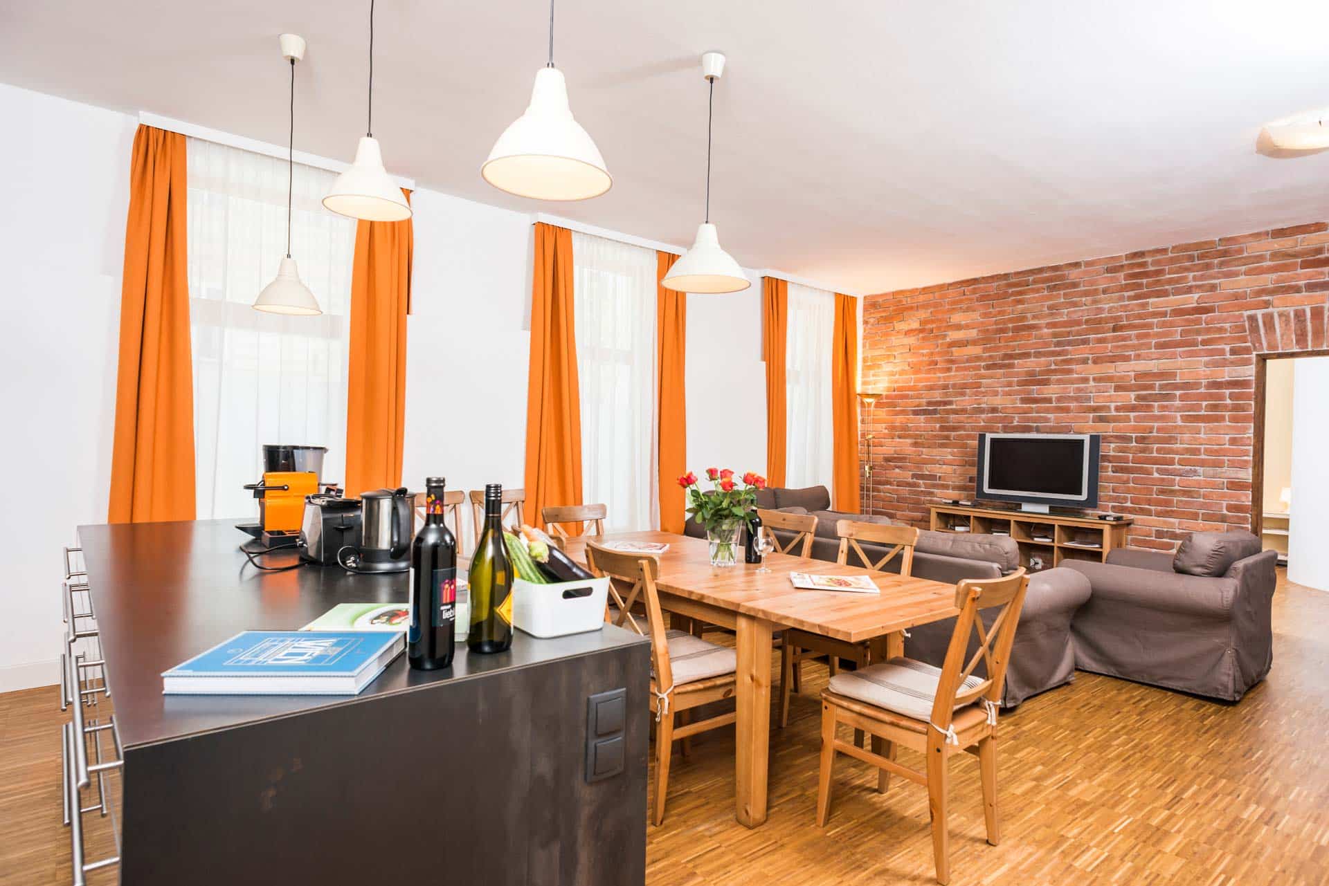 Apartment 9 Wohnzimmer mit Küche