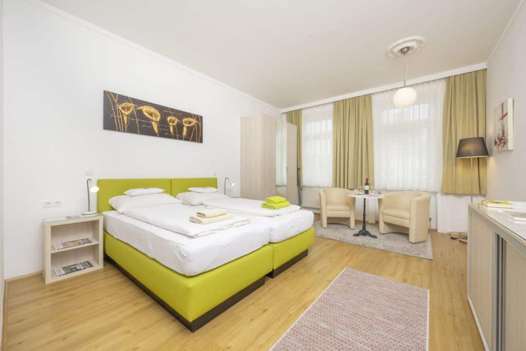 Apartment 8 Living room with double bed and seating area